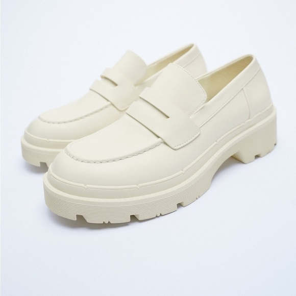 NWT. Zara Off White Faux Leather Low Heel Lug Sole Platform Loafers. Size 9. - Picture 3 of 6